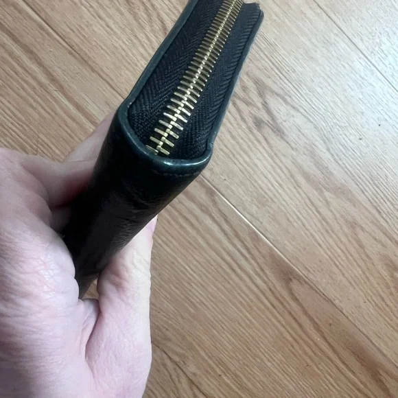 GORGEOUS Louis Vuitton Black Monogram Embossed Zip Wallet with Gold Hardware - Picture 8 of 14